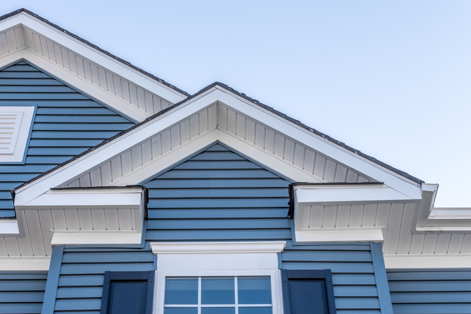 Revitalize Your Home's Exterior with Expert Vinyl Siding Cleaning