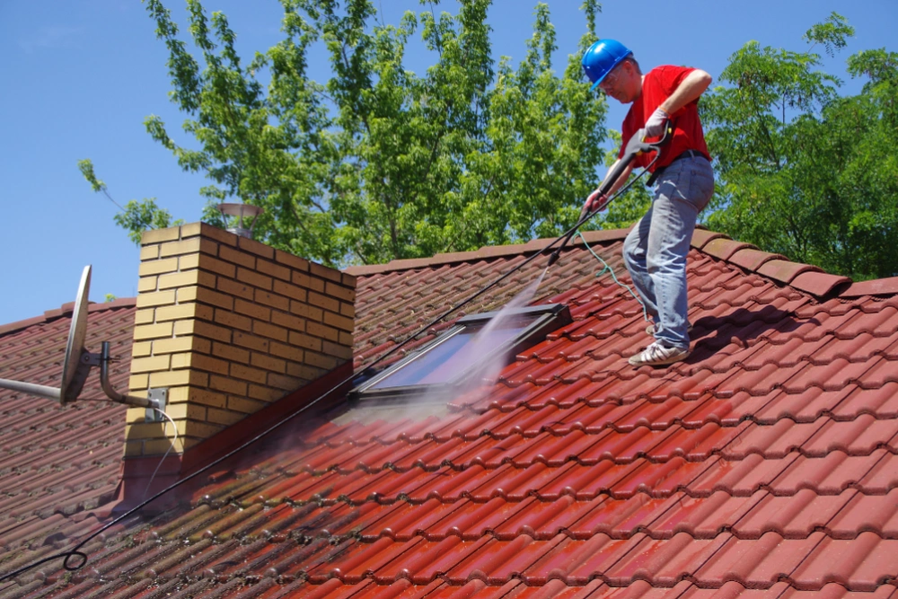 How to Clean a Dirty Roof