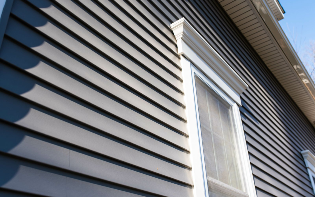 Top Benefits of Professional Vinyl Siding Cleaning: Why It’s Essential for Your Home’s Curb Appeal
